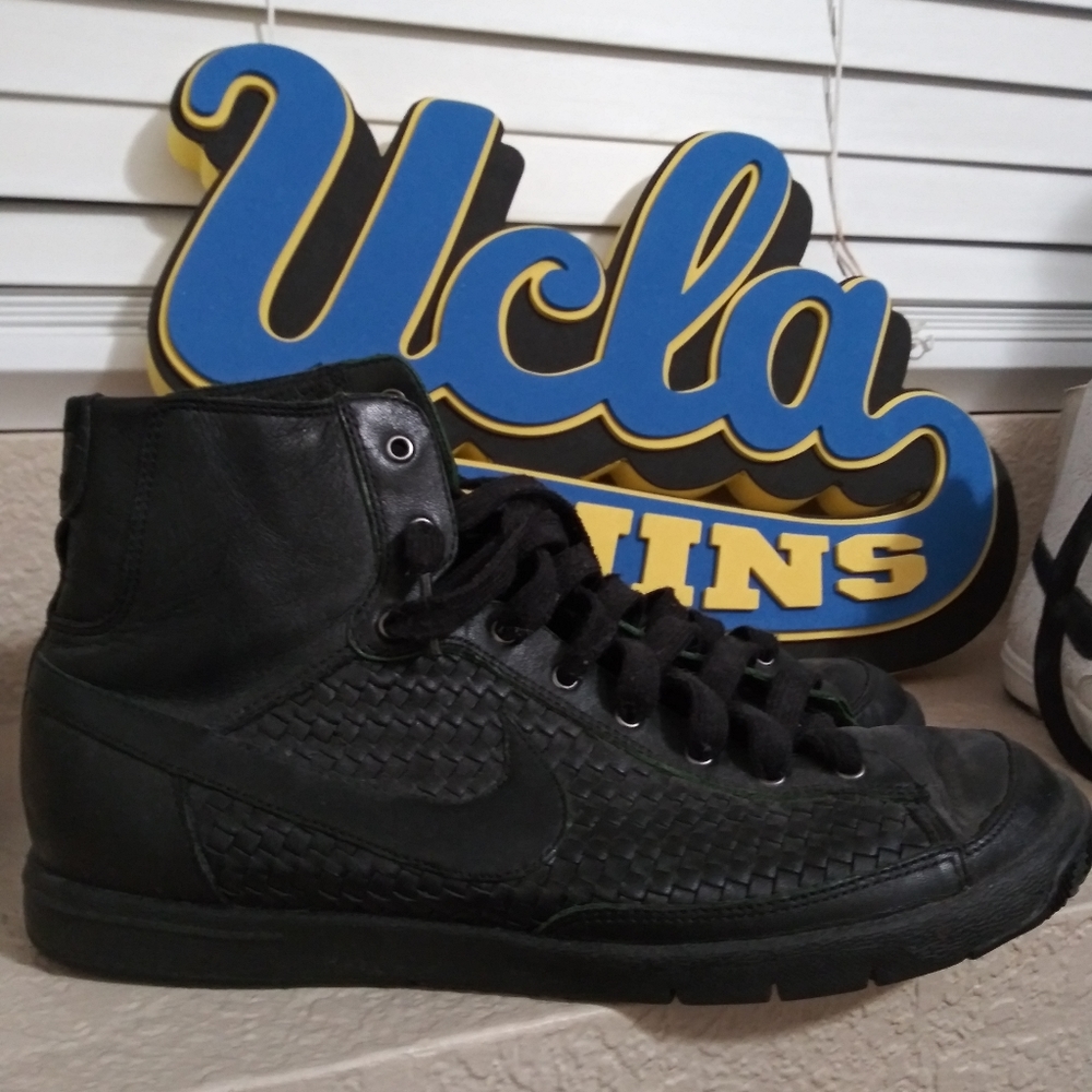 Black Nike Blazer shoes (size in women's)